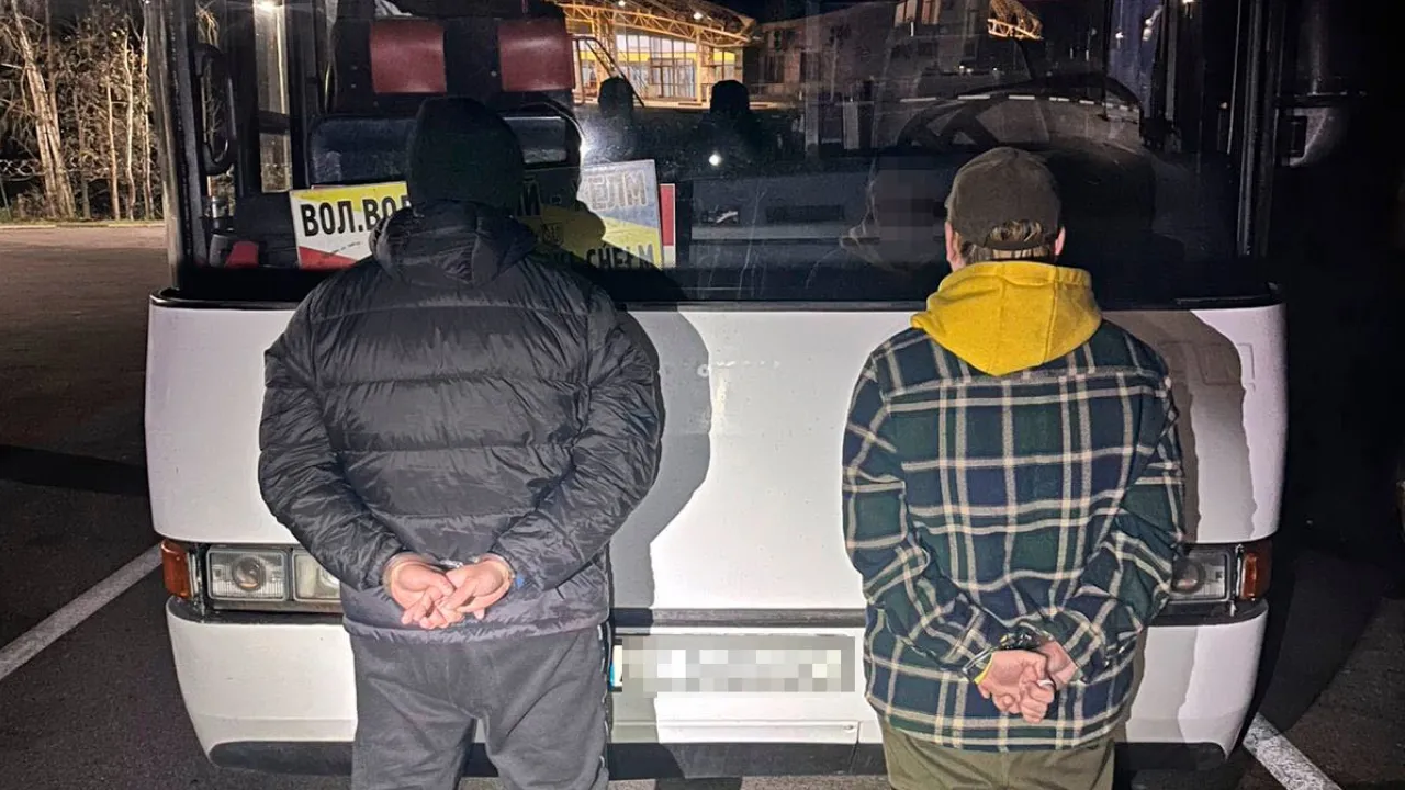 На Волині прикордонники знайшли у багажнику автобуса двох чоловіків, які хотіли потрапити до Польщі 