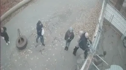 У Кривому Розі чоловік із ножем в руках переліз огорожу ТЦК: на передодні затримали його сина - фото