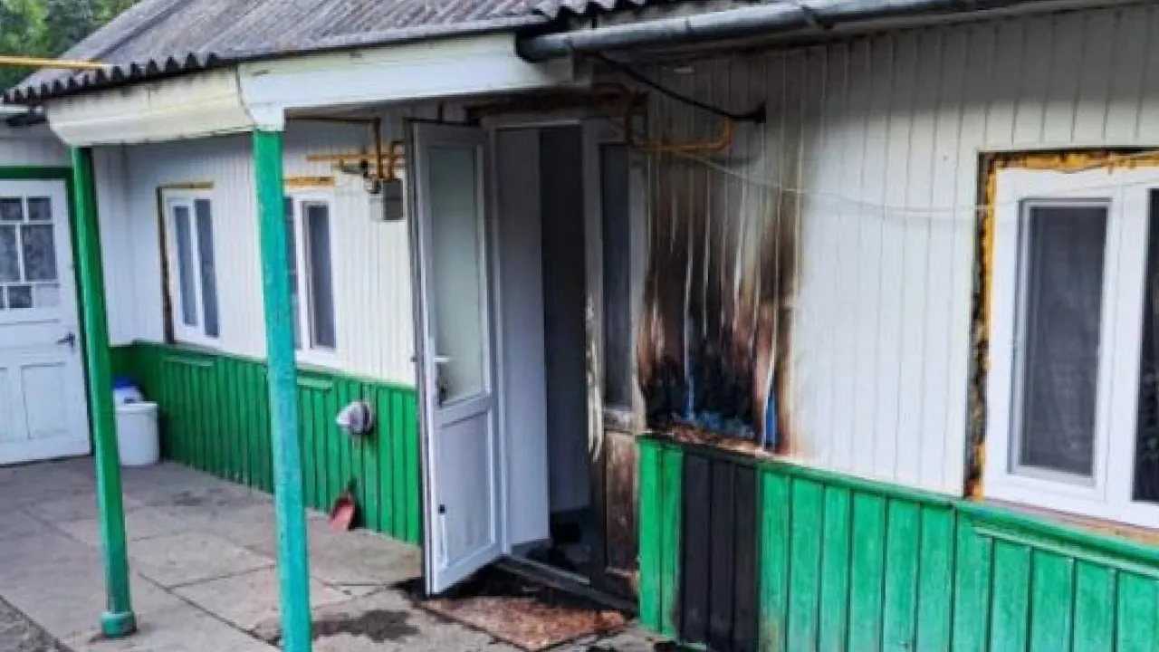 На Буковині чоловік намагався спалити колишню дружину і тещу 