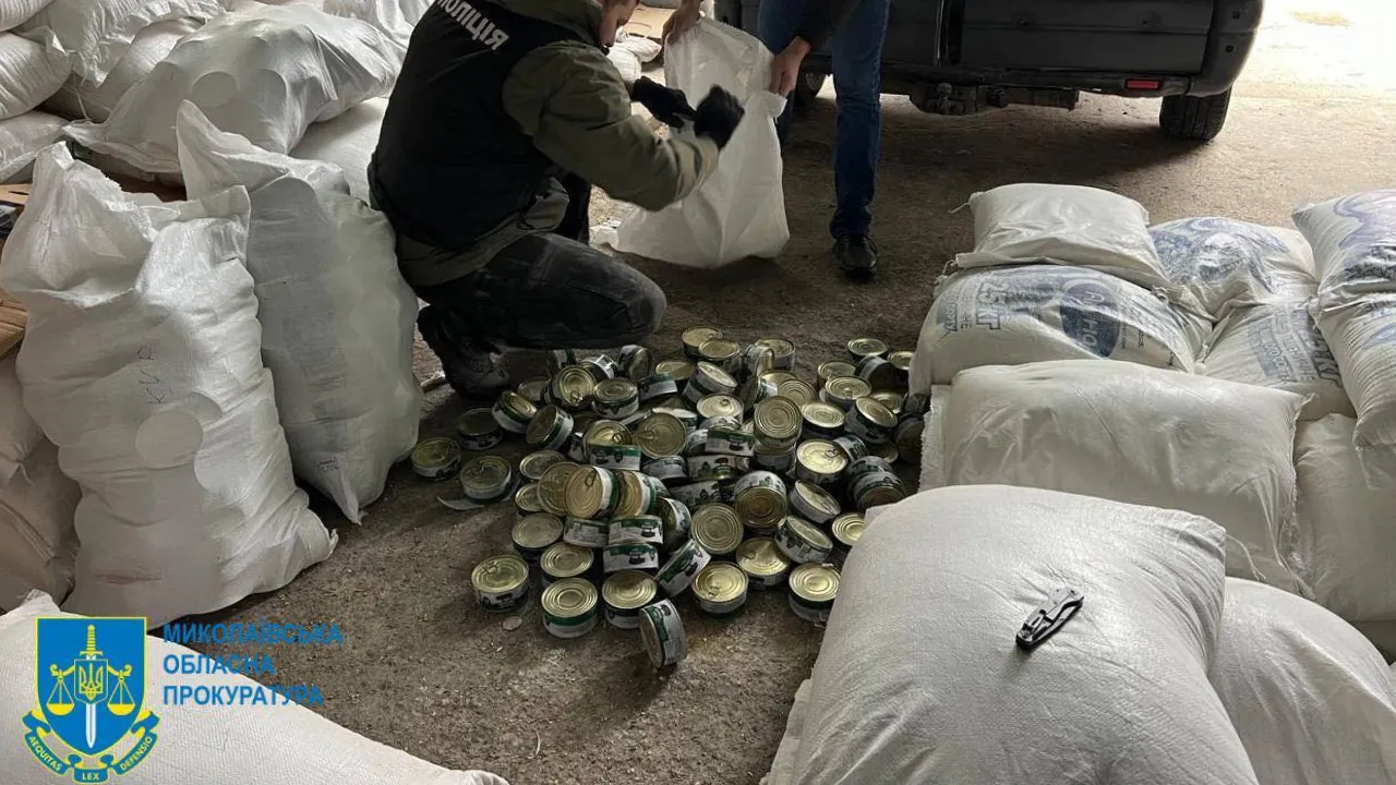 У Миколаєві затримали "волонтерів", які продавали гуманітарку від ООН 