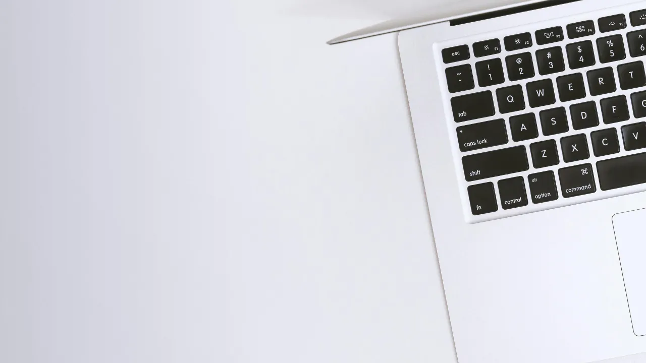 Навіть старий ноутбук можна під'єднати до повербанка: ось як це зробити 