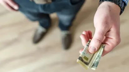 Долар оновив історичний максимум: офіційний курс валют НБУ на завтра - фото