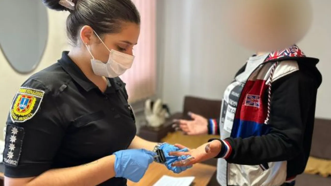 В Одесі жінка через ревнощі напала з ножем на суперницю 