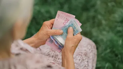 Деякі українці можуть вийти на пенсію достроково: хто має право - фото