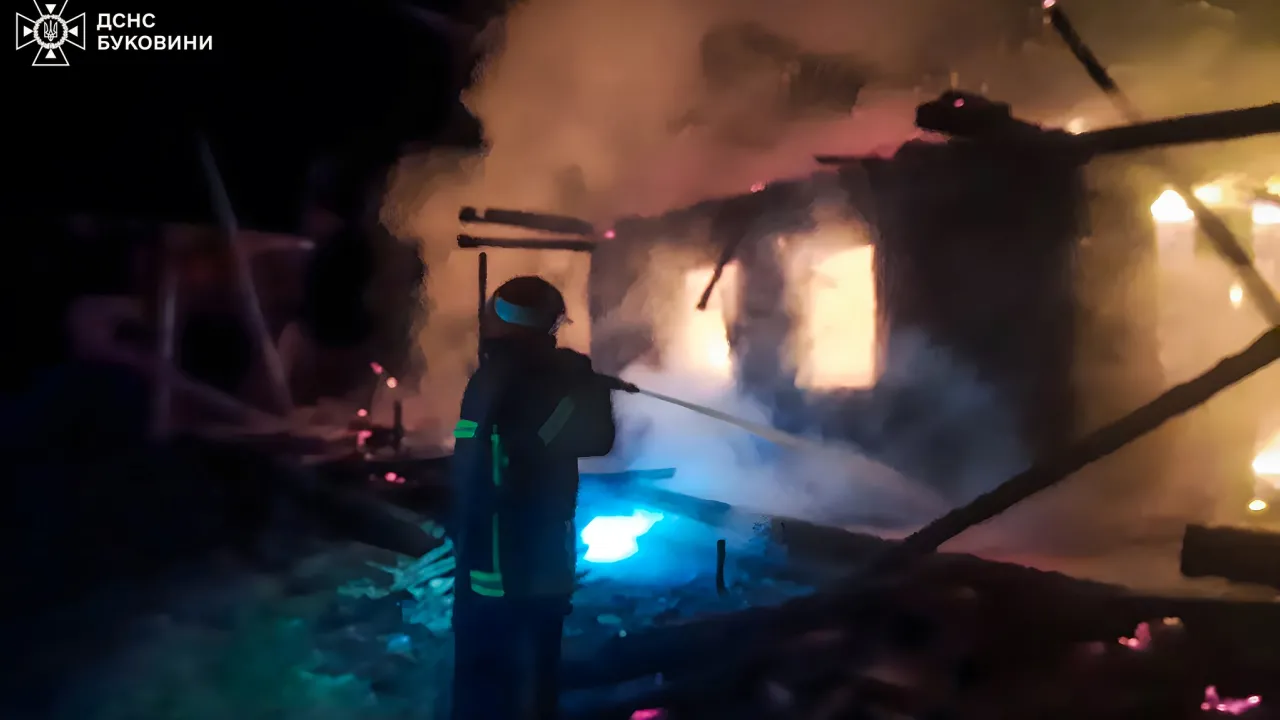 На Буковині сусід виніс з палаючого будинку шістьох дітей та їх батьків 