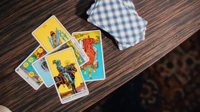 Гороскоп на 6 грудня за картами Таро: що чекає на всі знаки Зодіаку - фото