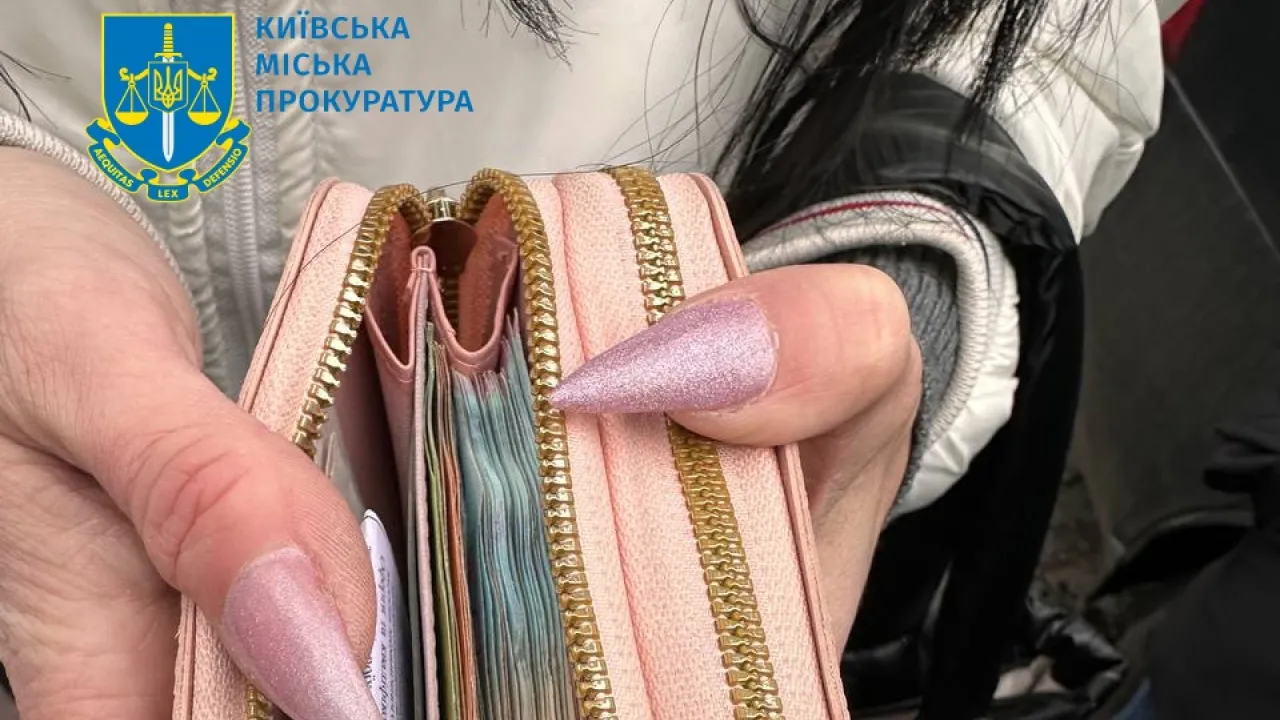 У Києві шахраї виманили у пенсіонерки 380 тис. грн нібито на оперецію доньки 