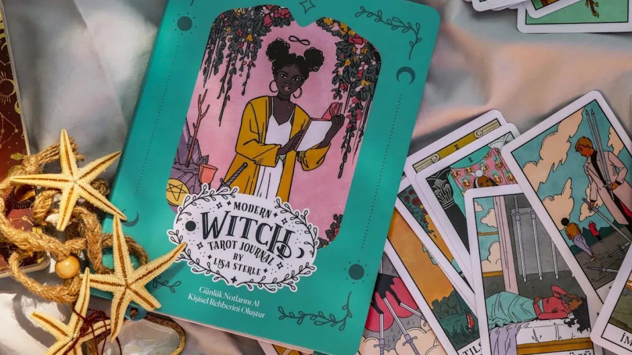 Гороскоп на 12 грудня за картами Таро: що чекає на всі знаки Зодіаку 