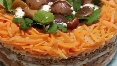 Ситний салат з курячої печінки — чудово підійде до святкового столу - фото