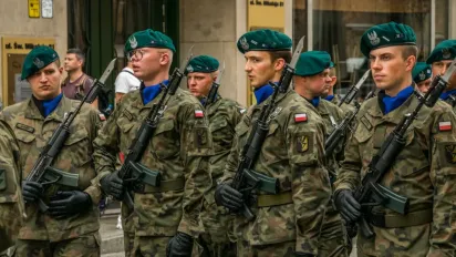 Польща готова відправити миротворців до України, але є умова - фото