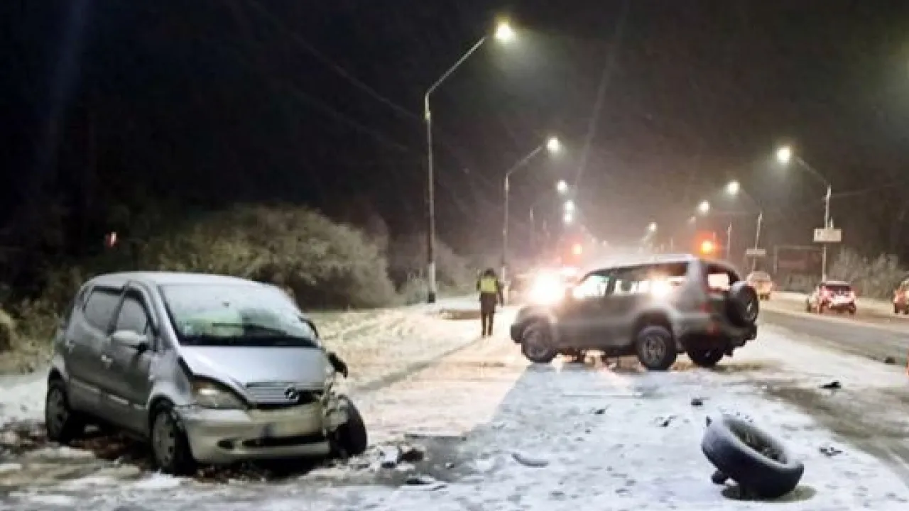 У Житомирі позашляховик виїхав на зустрічну та врізався в авто з дітьми 