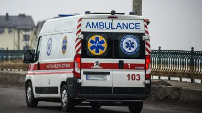 У Черкасах п'яний чоловік із травмою голови напав на медиків, які хотіли його госпіталізувати - фото