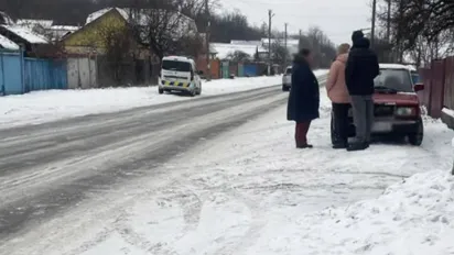 На Житомирщині розшукують водія, який на смерть збив 16-річну дівчину та втік з місця ДТП - фото