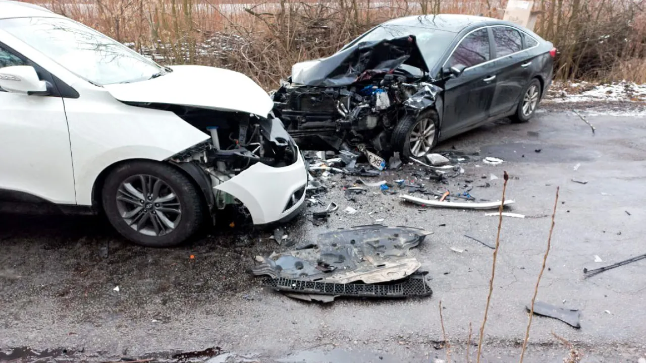 На Рівненщині п'яний водій в'їхав у авто, в якому було немовля: дитина в реанімації 