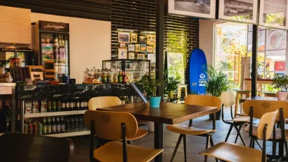 У Запоріжжі жінка в ресторані кинула гранату під стіл - фото