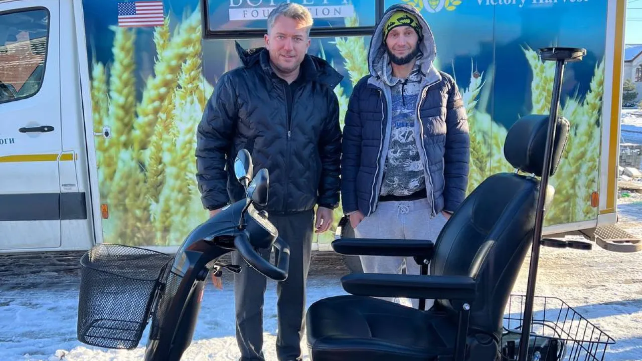 Герою війни з Рівного подарували електричний транспортний засіб (ФОТО) 