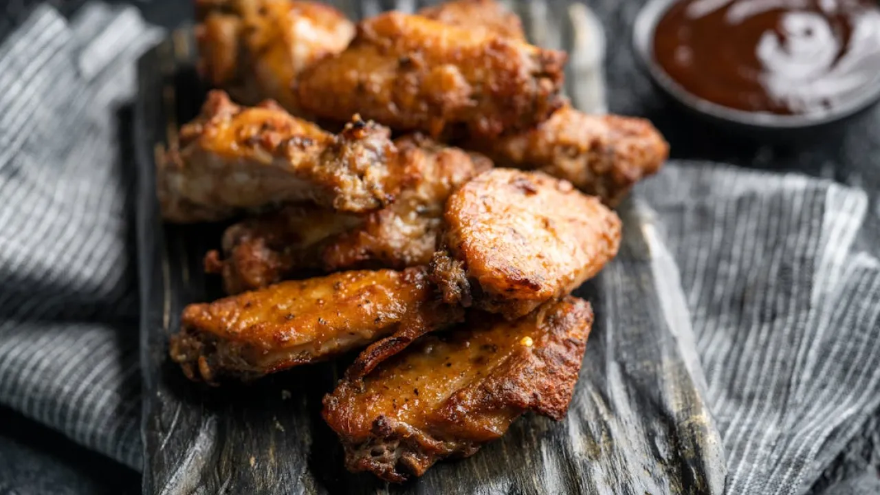 Курочка вийде ніжною, ароматною та з хрусткою скоринкою: рецепт ідеального маринаду 