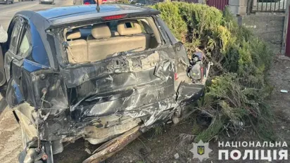 На Тернопільщині водій легковика збив двох дітей на тротуарі - фото