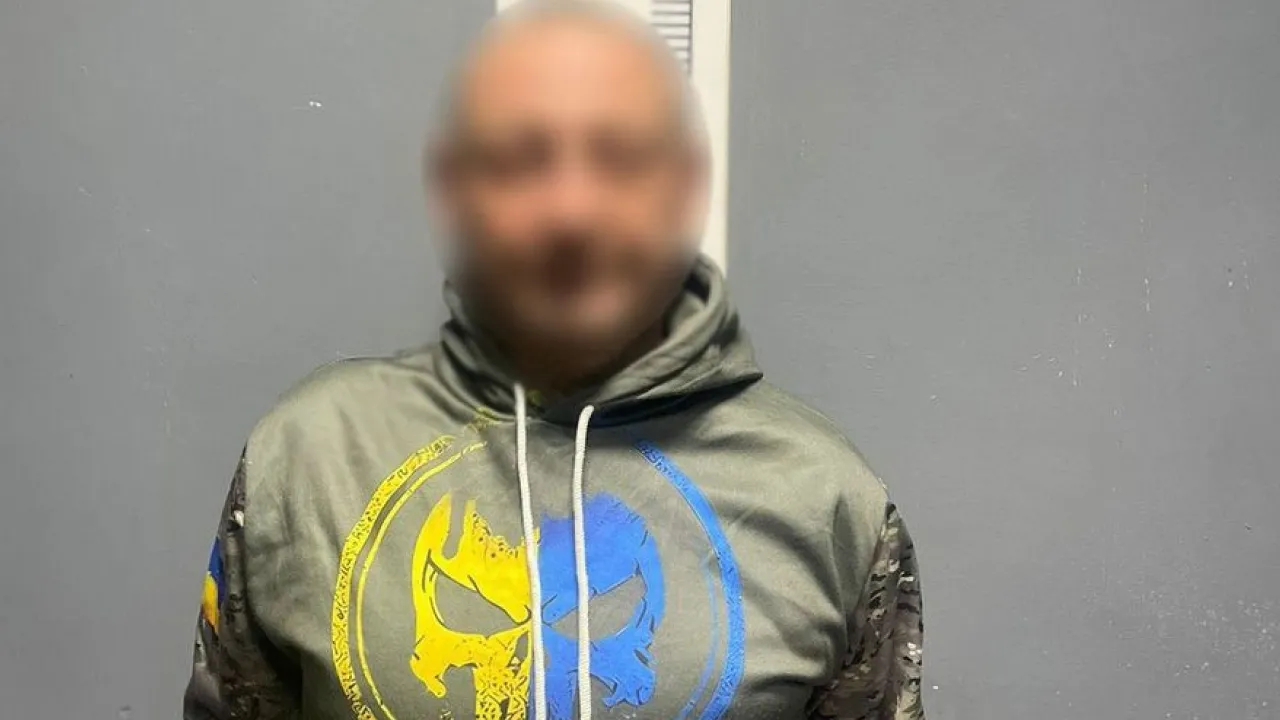 У Києві чоловік запускав феєрверки прямо з вікна багатоповерхівки 