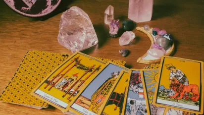 Гороскоп на 25 грудня за картами Таро: що чекає на всі знаки Зодіаку - фото