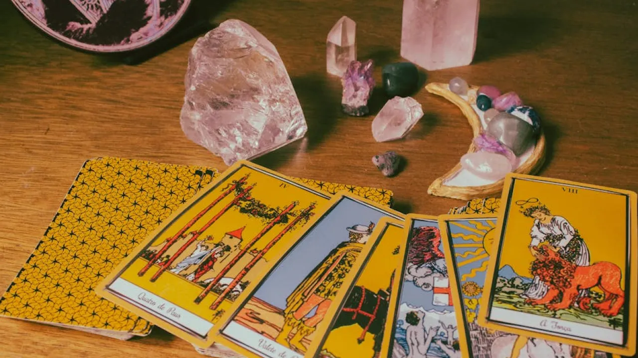 Гороскоп на 25 грудня за картами Таро: що чекає на всі знаки Зодіаку 