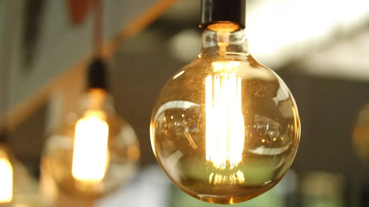 Укренерго повідомило про зміну тарифів: чи зростуть ціни на світло 