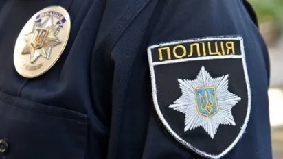 На Київщині чоловік вистрілив у знайомого та втік на його авто - фото