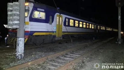 На Чернігівщині під колеса потяга потрапила людина - фото