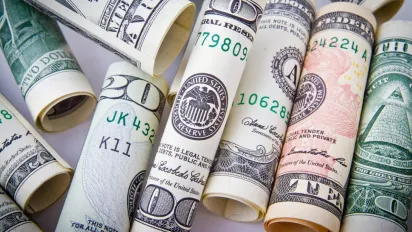 Долар значно підскочив: курс валют в обмінниках та банках - фото