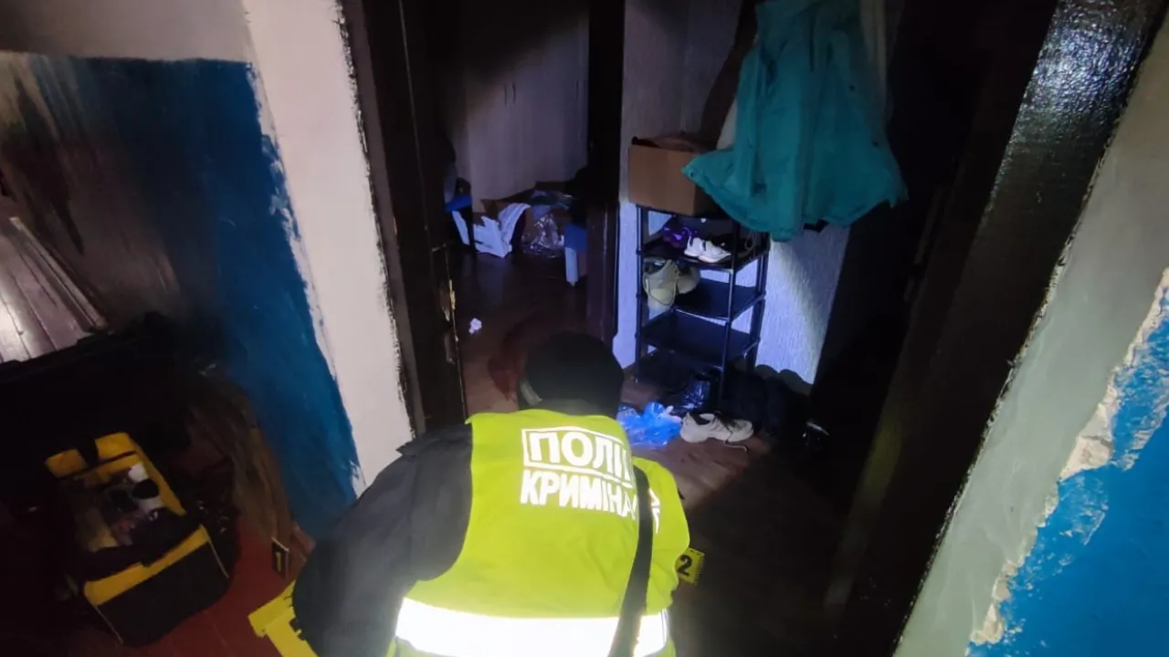 На Сумщині чоловік через ревнощі зарізав дружину та скоїв суїцид 