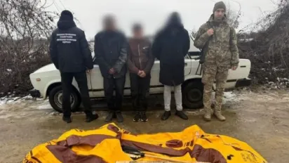 Хотіли переплисти Тису: на Закарпатті затримали переправника з ухилянтами та човном - фото
