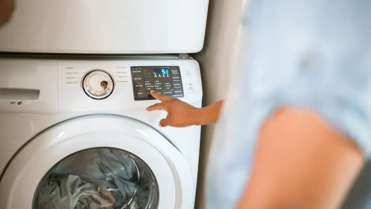 Як позбутися накипу та неприємного запаху у пральній машині: практичні поради 