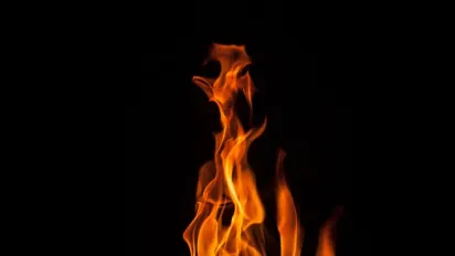 На Закарпатті жінка спалила себе живцем - фото