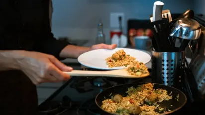 Чому ніколи не можна відмовлятися від вечері і до чого тут токсини - фото