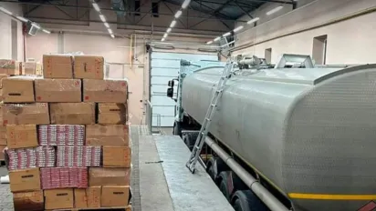 На Буковині контрабандистів оштрафували на 4,5 млн грн, які перевозили сигарети в бензовозах - фото