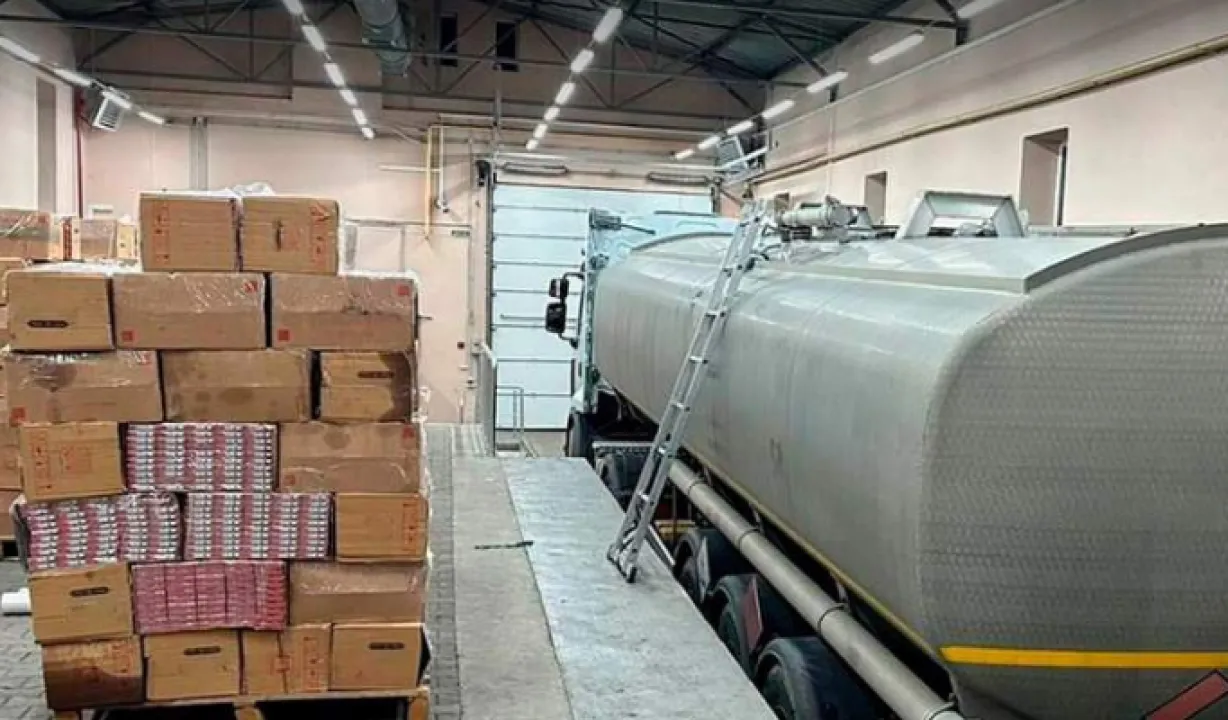 На Буковині контрабандистів оштрафували на 4,5 млн грн, які перевозили сигарети в бензовозах 