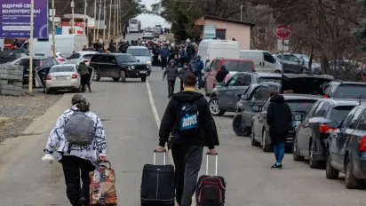 Скільки українців повернеться з-за кордону після війни: прогноз соціолога - фото