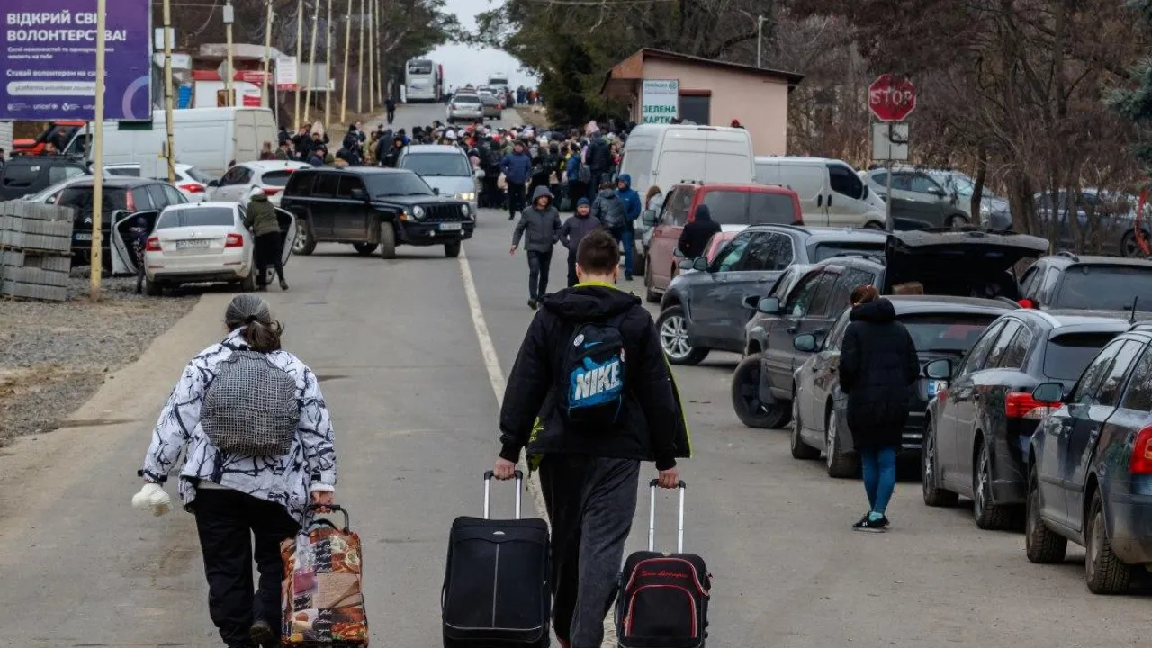 Скільки українців повернеться з-за кордону після війни: прогноз соціолога 
