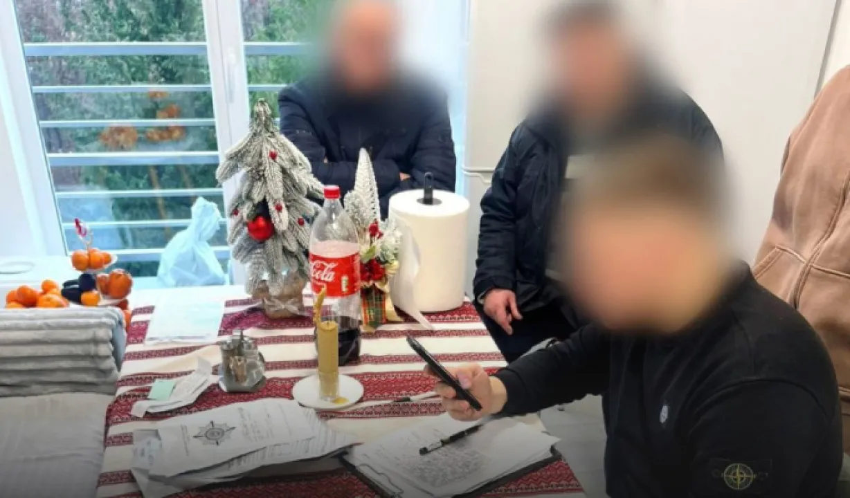 У Львові голову ВЛК та його "клієтта" спіймали на хабарі у $2 тис. за фейкову відстрочку 