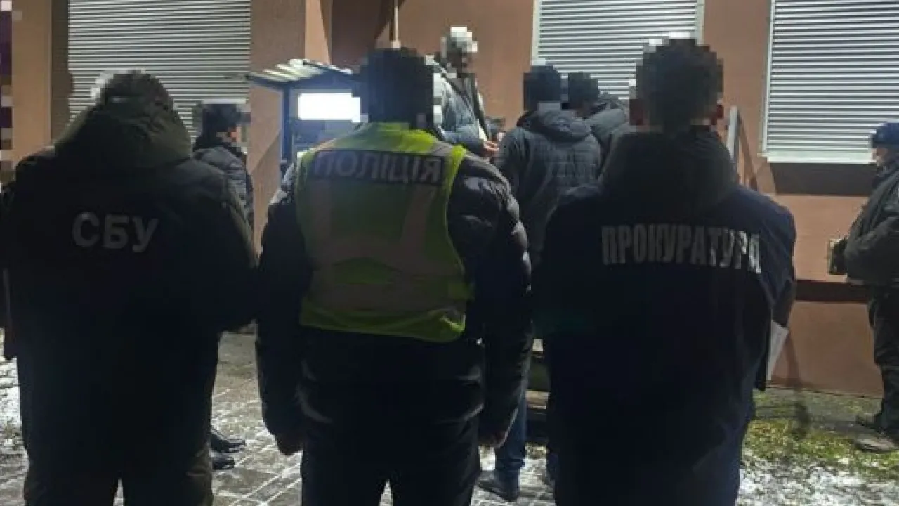 На Львівщині викрили дві схеми незаконного переправлення чоловіків за кордон 