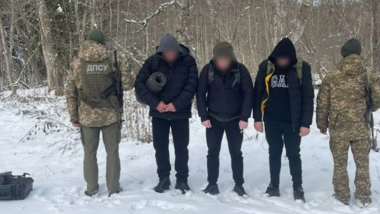На кордоні з Румунією в горах спіймали групу чоловіків 