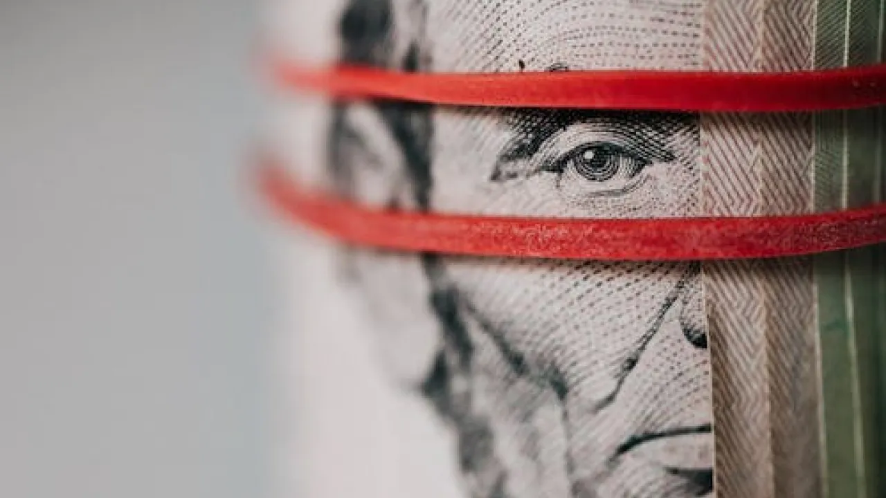 Курс валют в Україні 15 січня 2025 року: долар, євро, злотий та інші валюти 