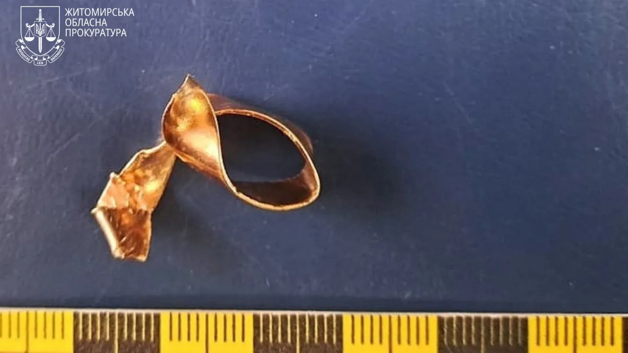На Житомирщині працівник моргу вкрав обручку із тіла загиблого військового та здав у ломбард 