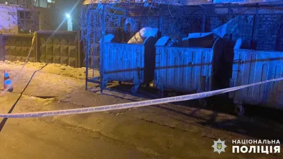 На Хмельниччині 36-річна жінка залишила своє немовля біля смітників - фото