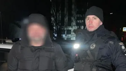 У Дніпрі чоловік через ревнощі вбив 21-річного хлопця та поранив жінку - фото