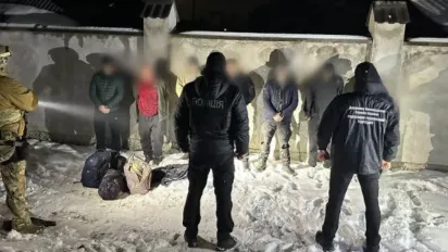 На Закарпатті викрили чоловіків, які переправляли до Румунії трьох ухилянтів - фото