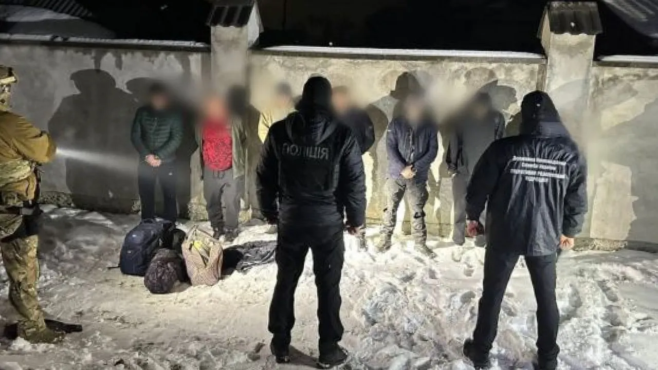 На Закарпатті викрили чоловіків, які переправляли до Румунії трьох ухилянтів 