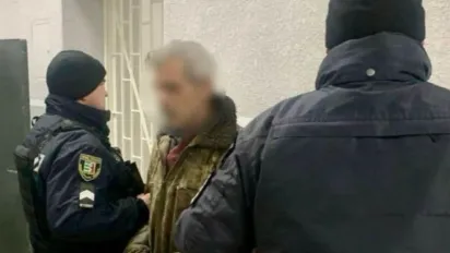 На Закарпатті чоловік вдарив ножем у серце 17-річного хлопця - фото