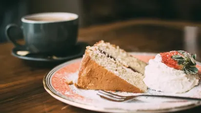 Найсмачніший бісквітний торт: простий рецепт - фото