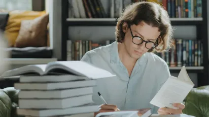 У Службі зайнятості розповіли, у яких професіях в Україні заробляють понад 100 тис. грн - фото